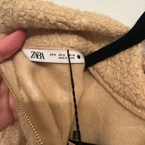 Zara Women's Gold Poncho - Picture 9 of 9